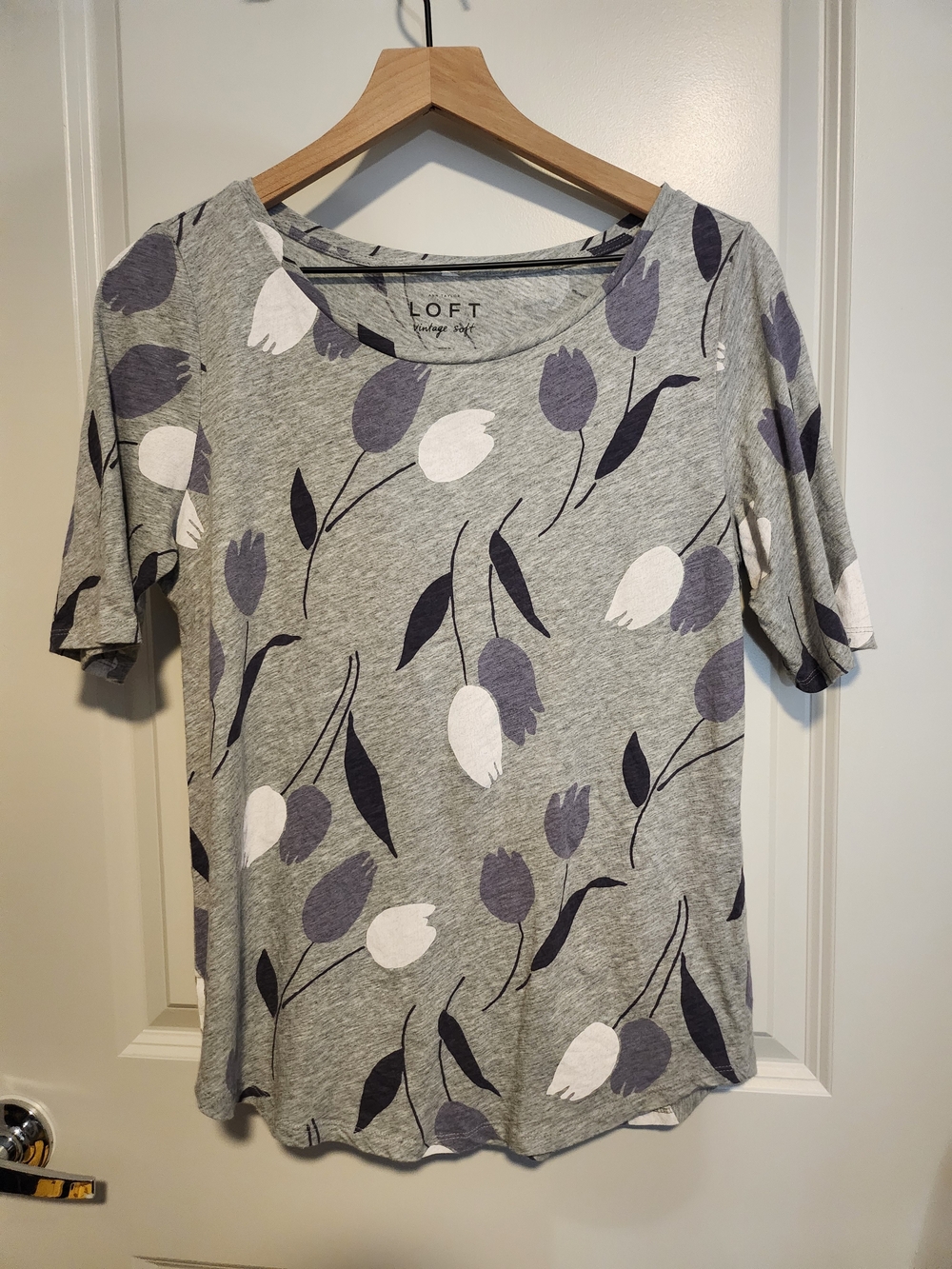 LOFT Gray Floral Short Sleeve Tee with White & Purple Tulips